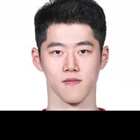 李想 身披 16 号球衣