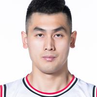 李安 身披 4 号球衣