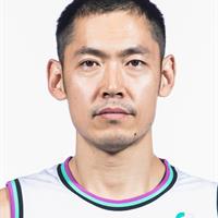 张庆鹏 身披 9 号球衣