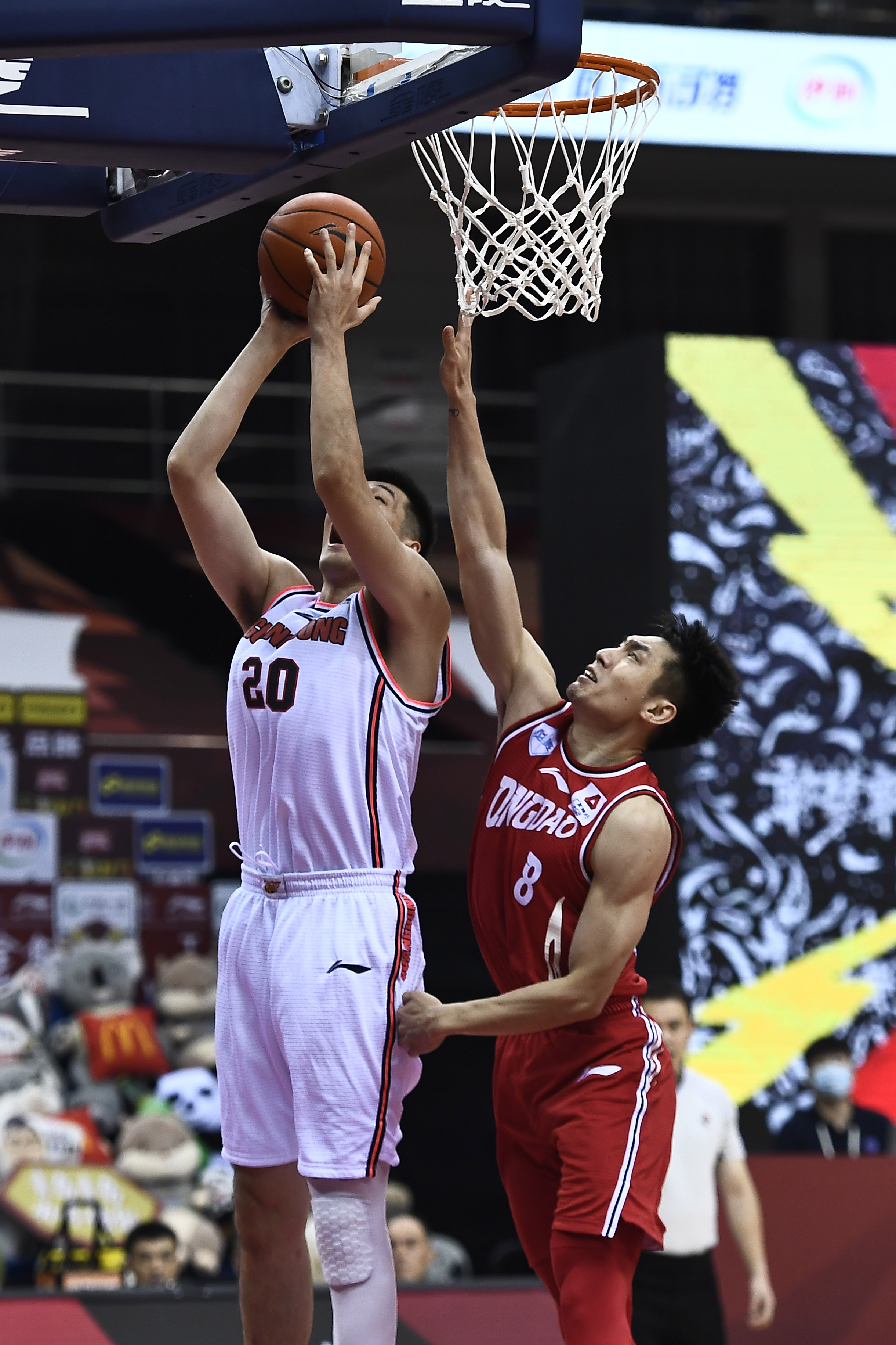 篮球——CBA复赛第二阶段：广东东莞银行对阵青岛国信双星