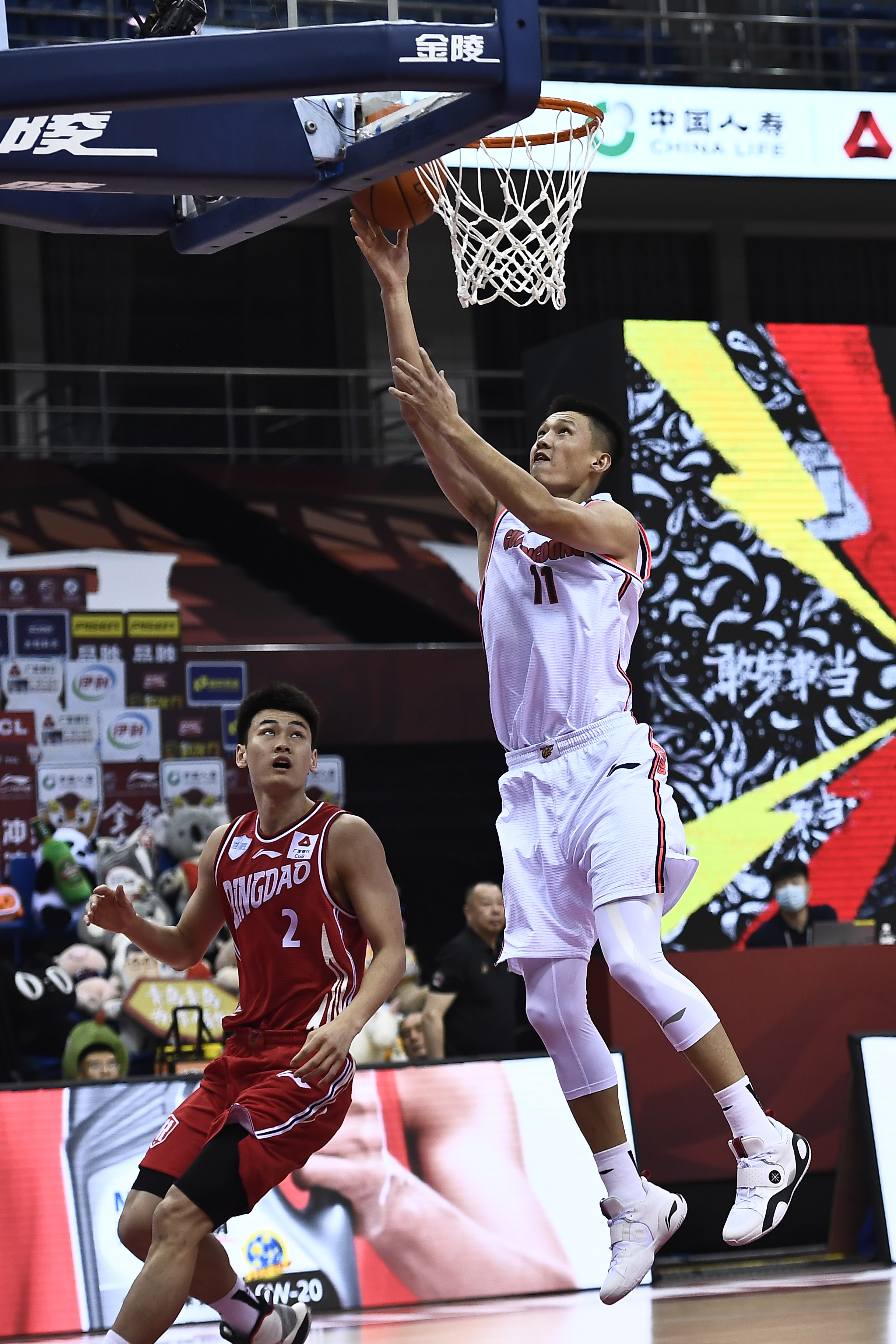 篮球——CBA复赛第二阶段：广东东莞银行对阵青岛国信双星