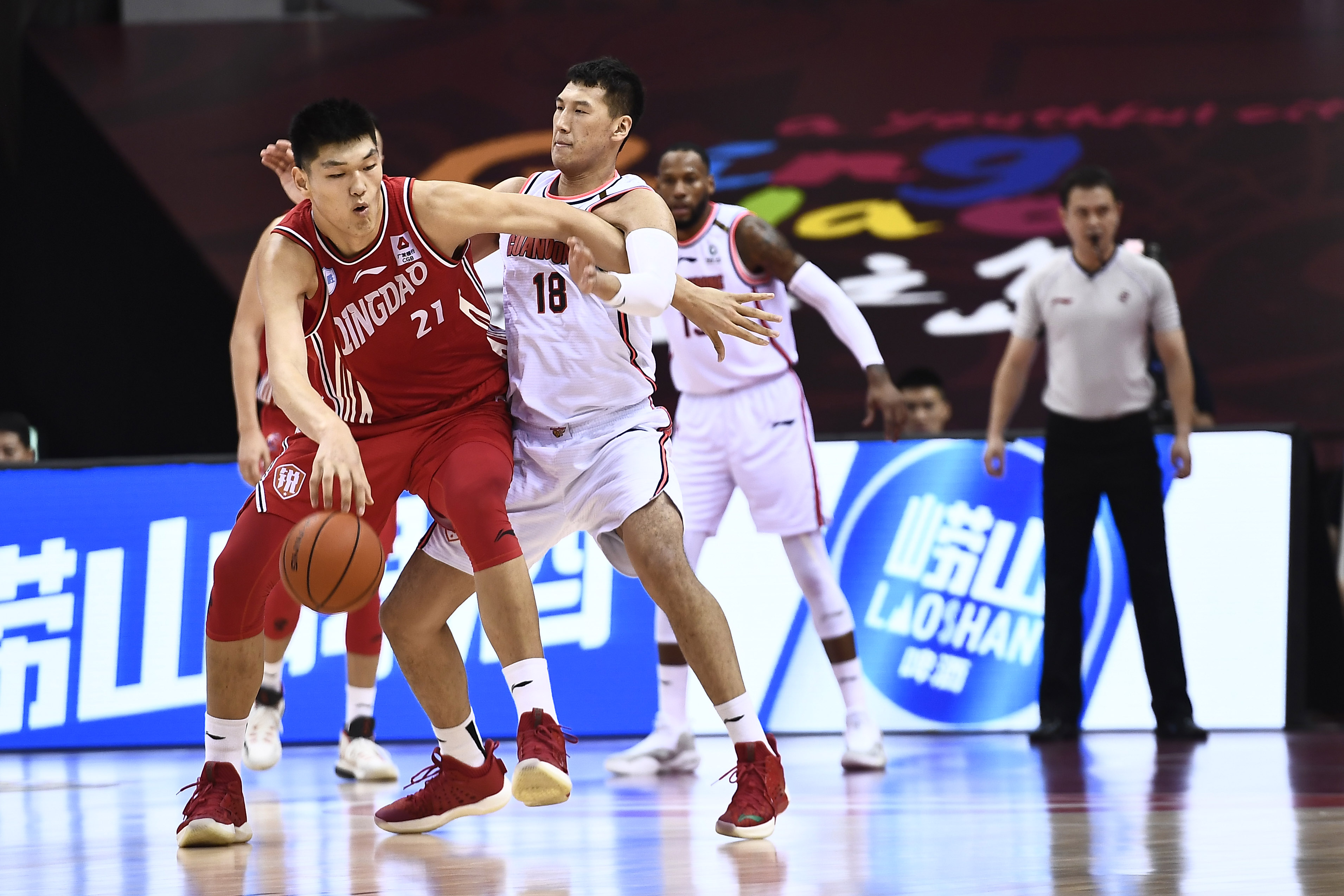 篮球——CBA复赛第二阶段：广东东莞银行对阵青岛国信双星
