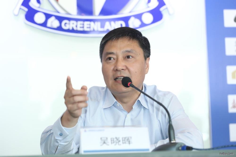 吴晓晖：密集赛程和错判给崔康熙带来很大负担，希望他未来好运