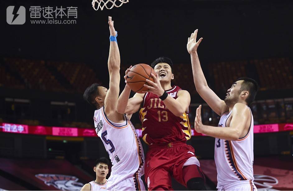 CBA战报：崔晋铭29 10 7 姜宇星29 5 5 吉林加时胜上海锁定季后赛