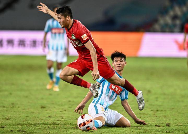 3比0大胜广州城，位列积分榜第二风水轮流转曾经为...