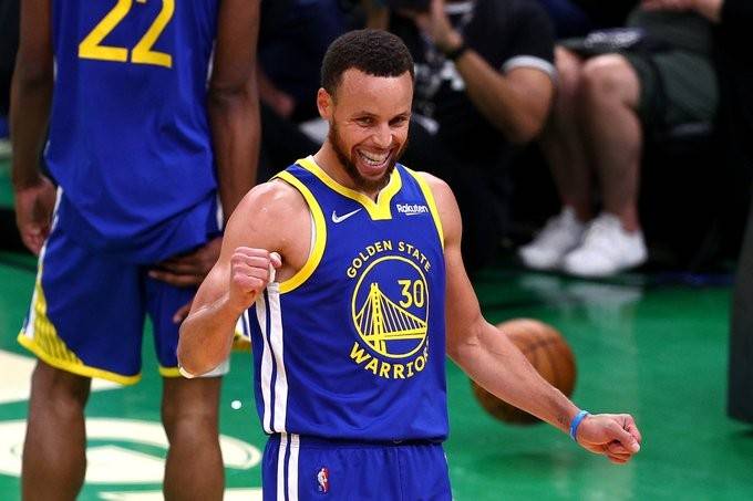 首次加冕！库里荣膺21-22赛季NBA总决赛MVP！