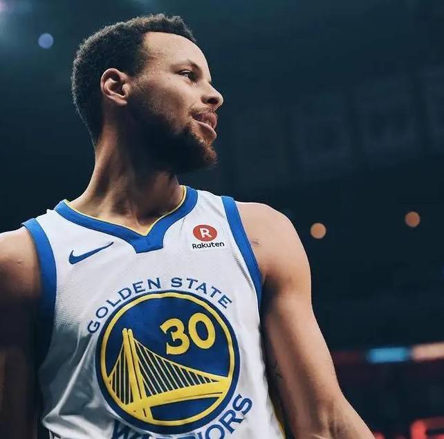 库里生涯总决赛助攻达200次，位列NBA历史第10