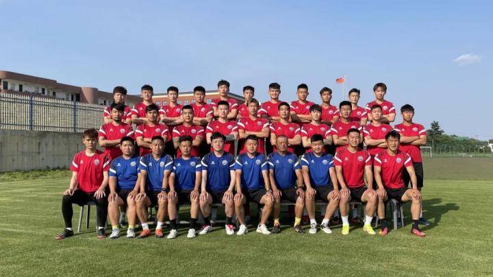 首发：合肥城市足球俱乐部球员大名单！国足队长领衔全队合影