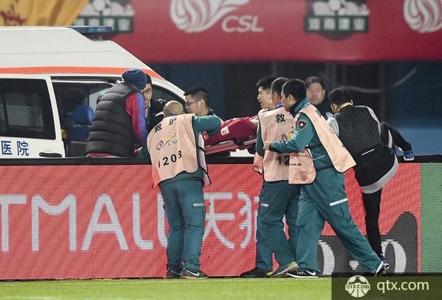 河南建业杨阔重伤 登巴巴式断腿重现 胆小勿入