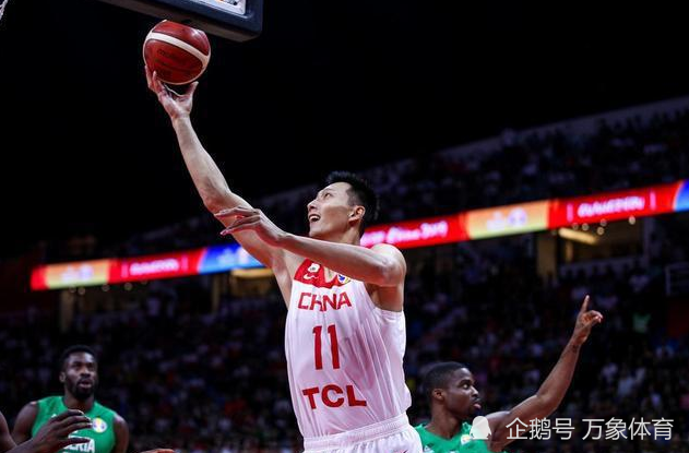 美国男篮输球，中国球迷排队道歉，易建联27＋6不容易，杜兰特才13中4