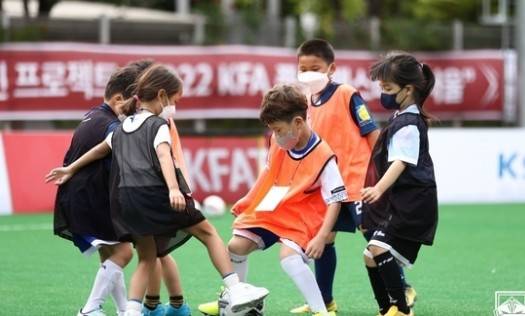切尔西女足名宿池笑然、广州恒大旧将赵源熙和韩国女...