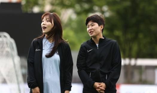 切尔西女足名宿池笑然、广州恒大旧将赵源熙和韩国女...