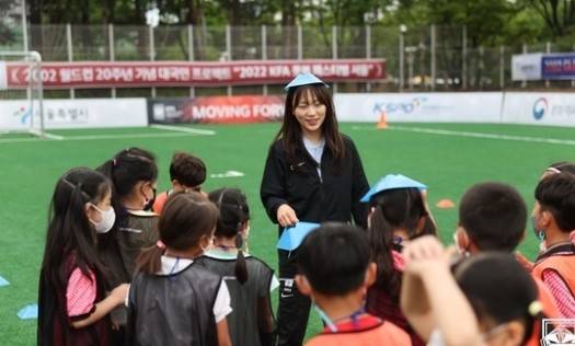 切尔西女足名宿池笑然、广州恒大旧将赵源熙和韩国女...