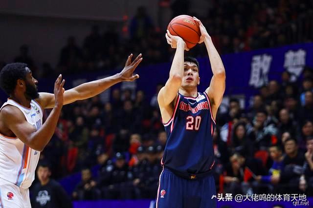 杜锋赛季第二次停赛广东没让人失望，双杀新疆不可大意对方留一手