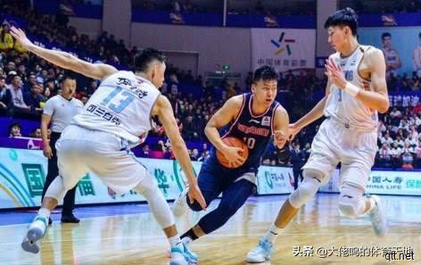 杜锋赛季第二次停赛广东没让人失望，双杀新疆不可大意对方留一手