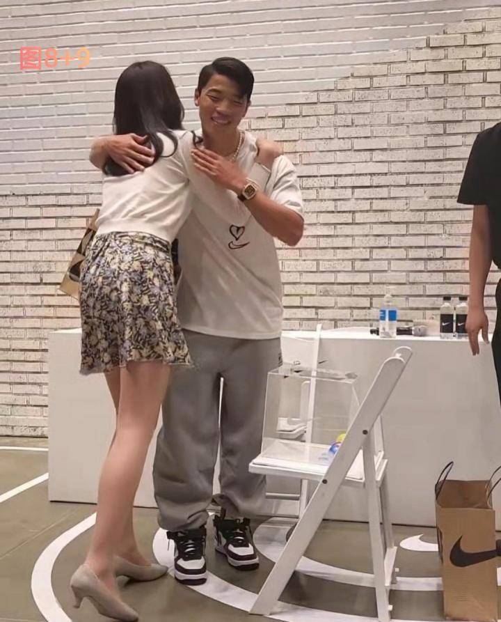 黄喜灿与女粉丝互动，韩国二哥最后被身高1.8米左...