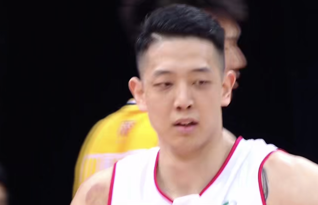 惨败15分！广厦半场遭爆冷，深圳大鸟22分，孙铭徽2分被弃用