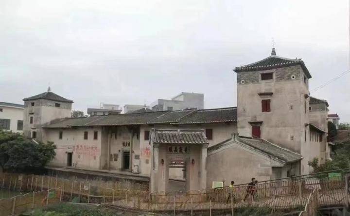 共同体：再寻中国球王，7500亩足球小镇走出中超球队