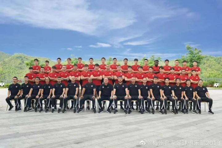 共同体：再寻中国球王，7500亩足球小镇走出中超球队