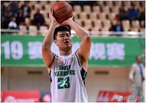 曾获NCAA球队邀请，回国助四川夺总冠军，如今26岁在CBA无球可打