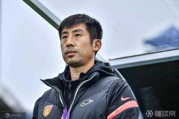 郑智“加盟”广州体院，退役后当体育老师是个好选择吗？