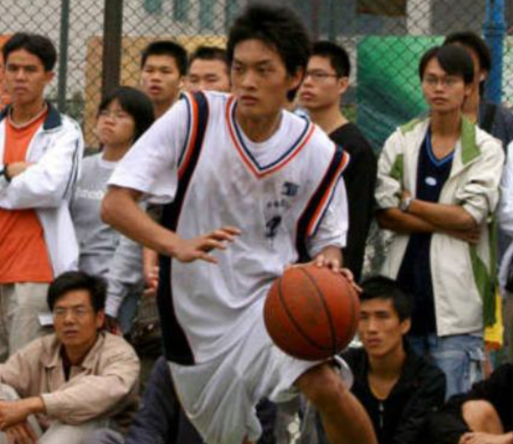 名记又讲广东篮球名宿故事：一个小镇青年，如何为姚明传球？