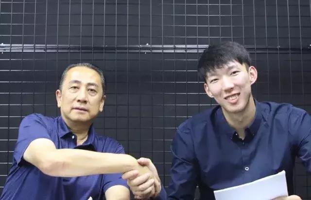 周琦的年薪是多少？国内权威媒体透露，薪水直逼一哥易建联