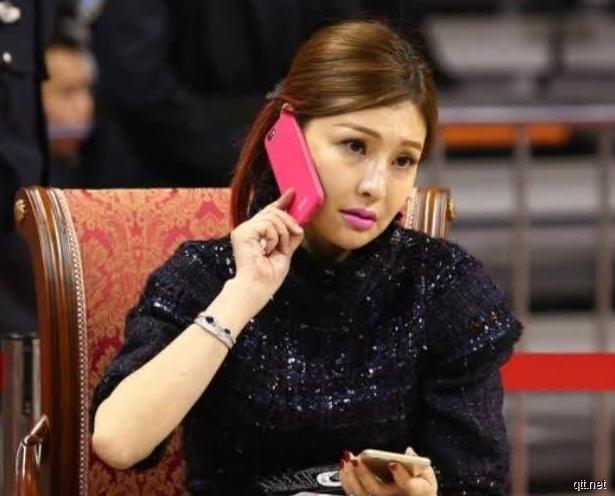 宏远男篮老板娘有多牛？长得漂亮还能干，给易建联豪开1亿顶薪