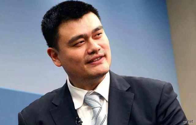 致敬！辽宁退役杨明球衣，青岛签下冠军控卫，姚明又出手了