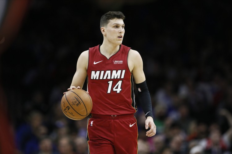 希罗今年季后赛至今命中45记三分 破NBA历史新秀纪录