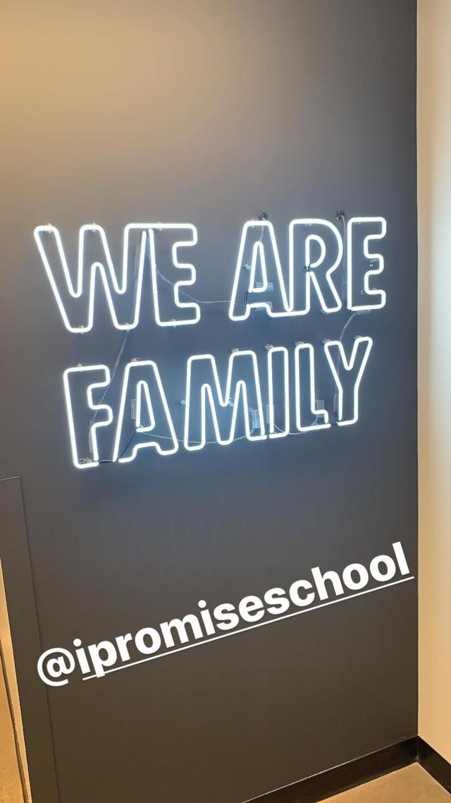 詹姆斯将得分超张伯伦所用的全套比赛装备捐赠给家乡学校