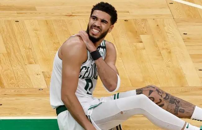 塔图姆成为NBA历史第一位单赛季季后赛超100次失误的球员
