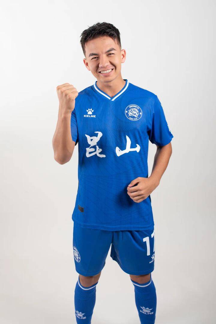 中甲球队昆山FC新赛季球衣正式发布，球衣延续了球...
