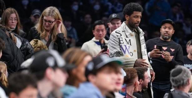 NBA官方：欧文进入球队主场更衣室，篮网因此被罚款5万美元