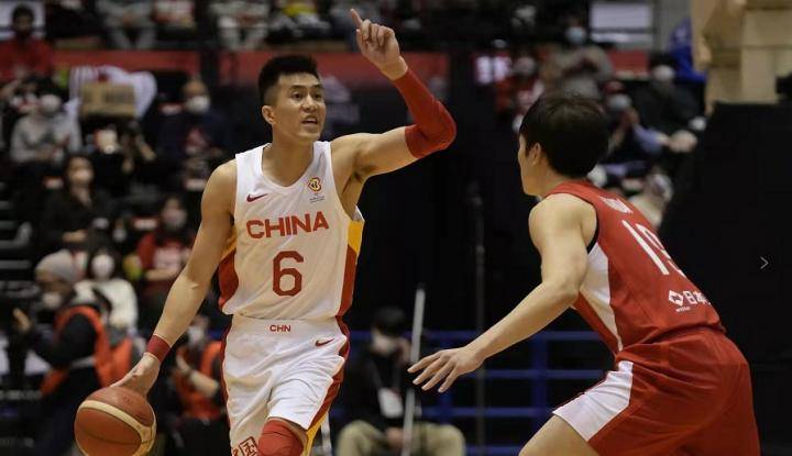 男篮世预赛战报：中国男篮106-73再胜日本，赵睿砍下27分