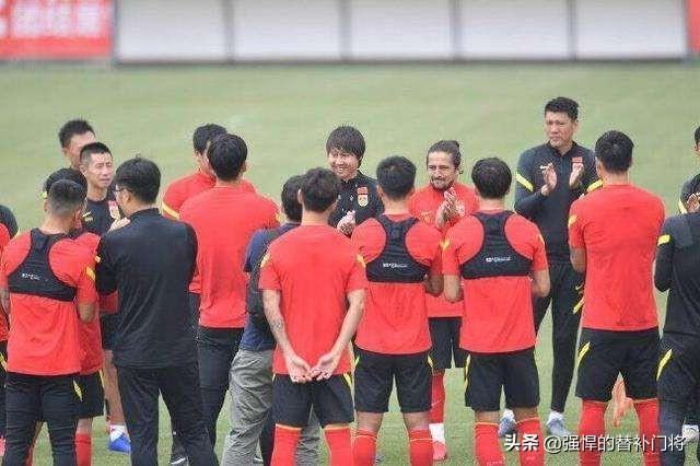 国足热身赛，5天内对阵两支中超豪门，不直播是怕输球？