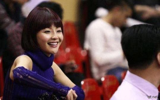 广东男篮的老板娘不光漂亮还非常厉害，曾豪开1亿顶薪签下易建联