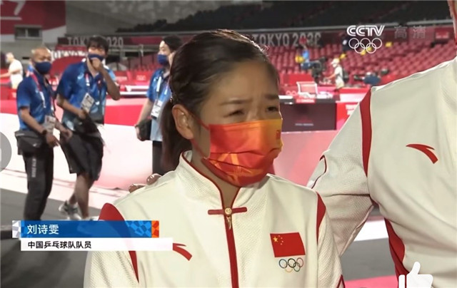 伊藤美诚吃香！能违规摸球桌＋赛中能关灯，张本智和被骂滚回中国