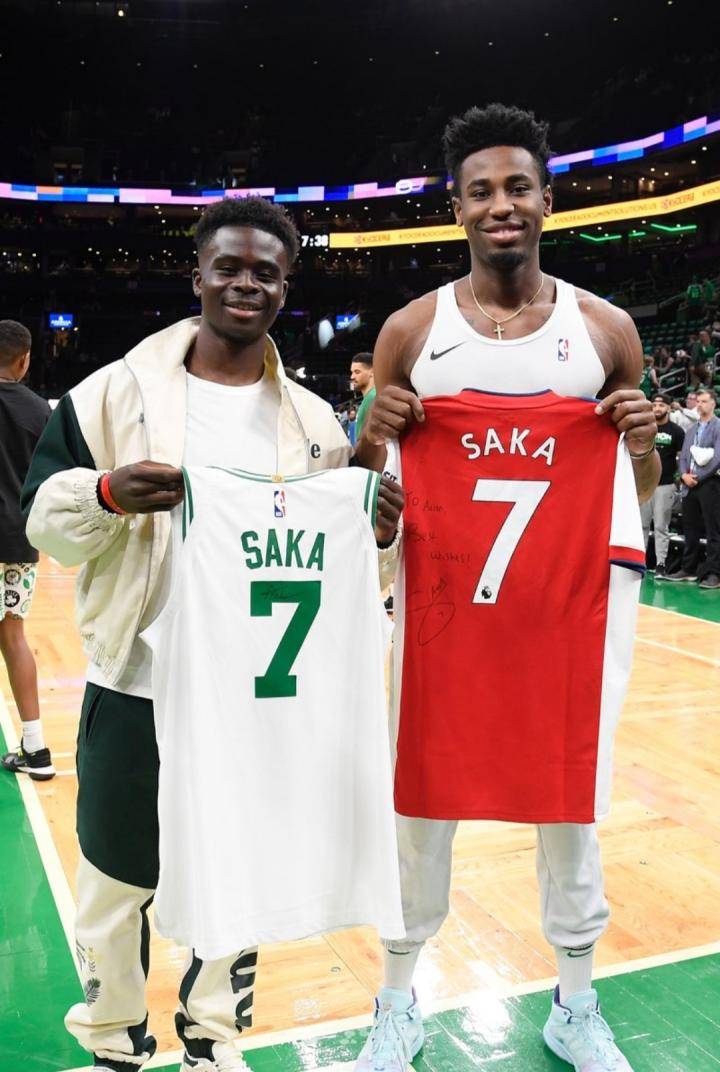 马不停蹄享受假期！萨卡前往波士顿观看NBA东部决赛！