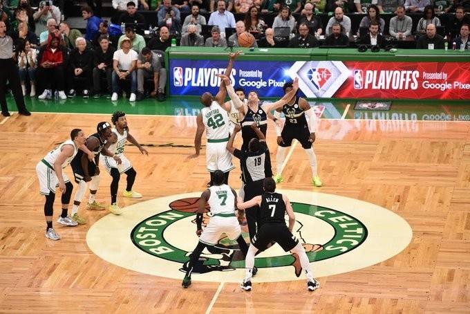 NBA战报：塔图姆23 8，绿军大胜雄鹿晋级东部决赛，字母25 20