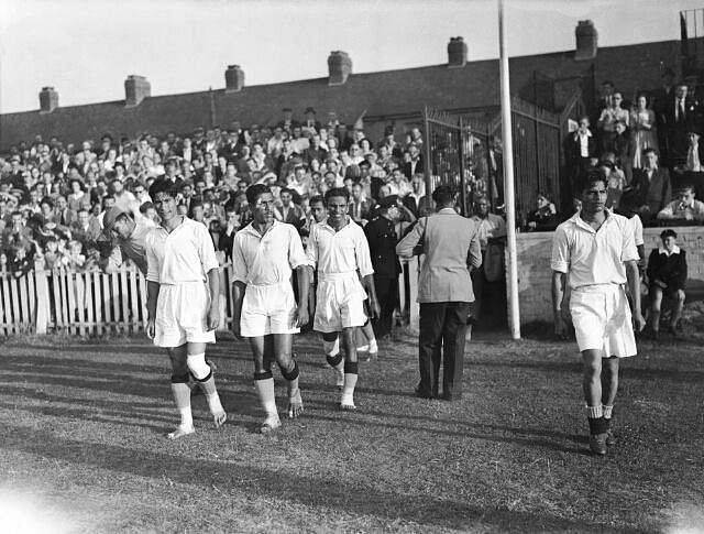 1948年奥运会男足首轮 法国2-1印度在比赛中...