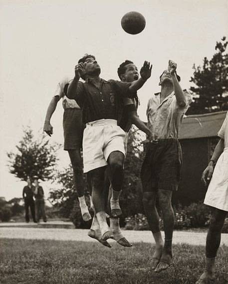 1948年奥运会男足首轮 法国2-1印度在比赛中...