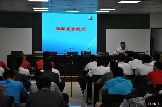 全体国青教练员、运动员参加排球竞赛规则专题讲座