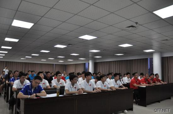 全体国青教练员、运动员参加排球竞赛规则专题讲座