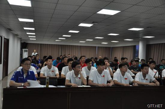 全体国青教练员、运动员参加排球竞赛规则专题讲座