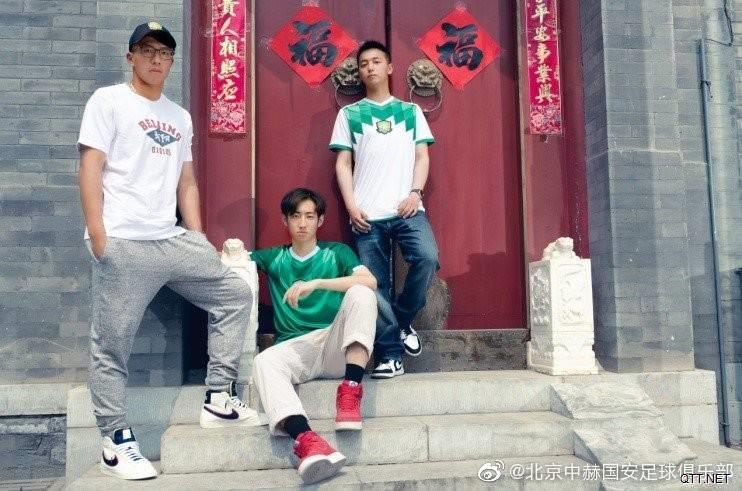郭全博侯永永漫步京城胡同，国安官微抒发北京情怀！