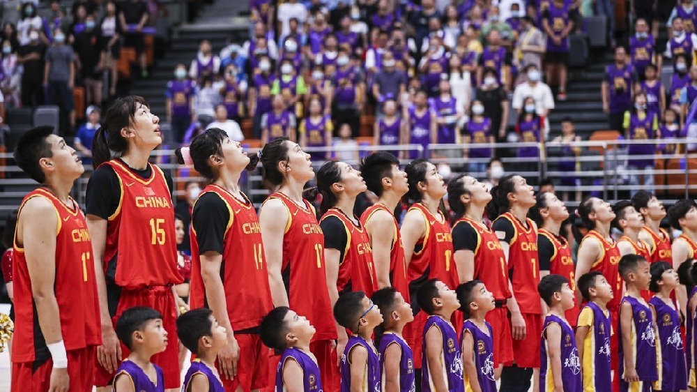 东京奥运会女篮海报出炉！勒布朗梦C位，中国女篮力争奖牌
