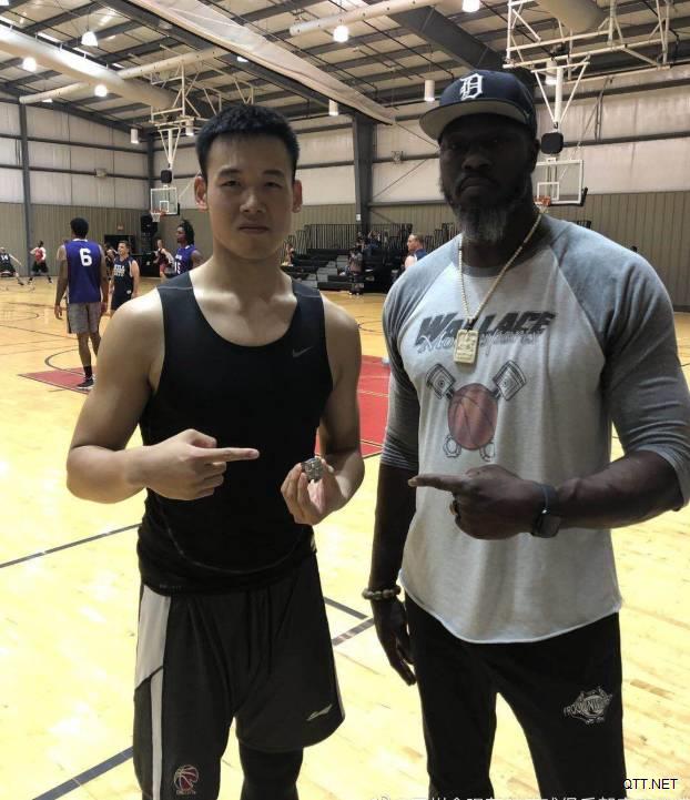 四川队：左朕年与多支NBA球队试训 景菡一接受大本特训