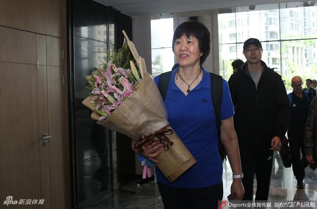 中国女排兵分两路开启新赛季 郎平带九队员集训