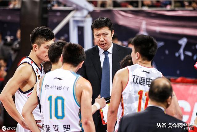 CBA主教练年薪盘点？马布里800万李春江300万？巩晓彬有200万以上